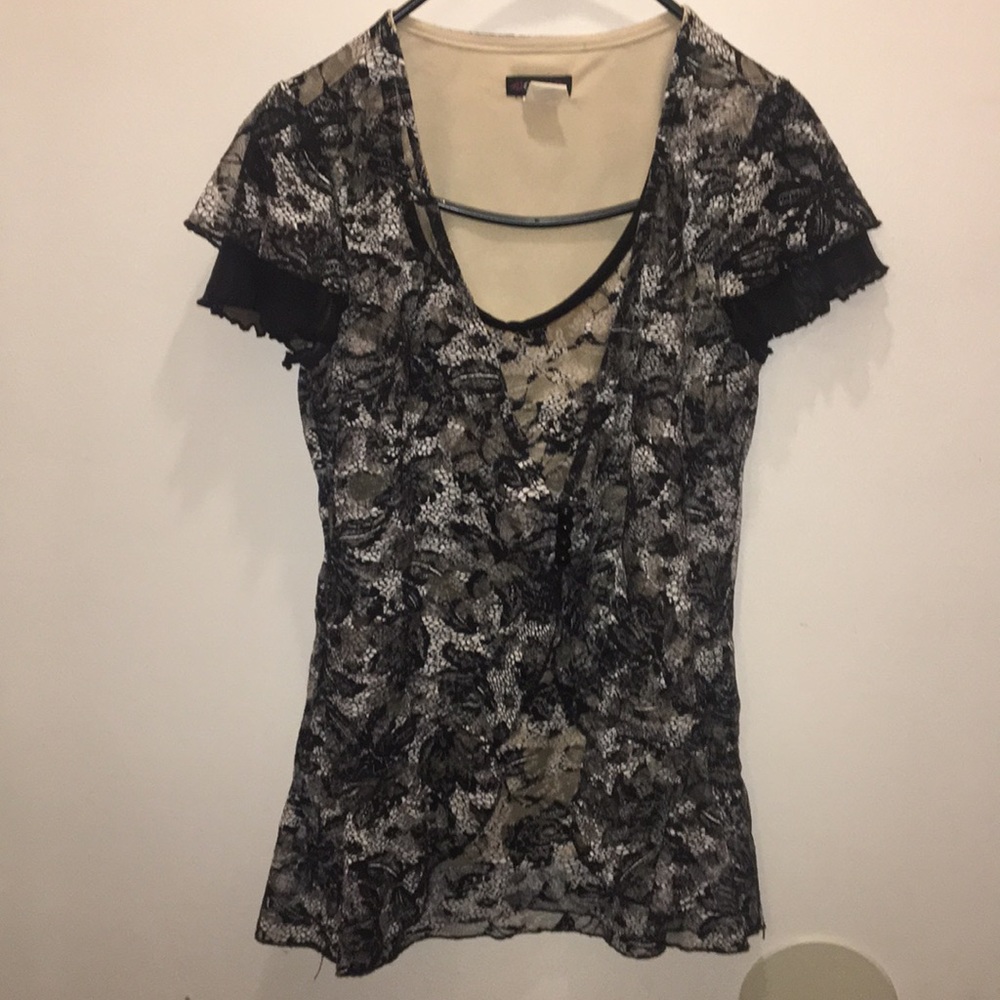A women’s COCOMO dress up top